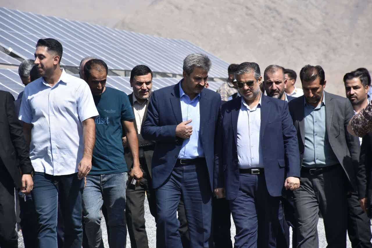 بهره برداری از ۲۱.۲مگاوات نیروگاه خورشیدی در استان مرکزی با حضور وزیر نیرو