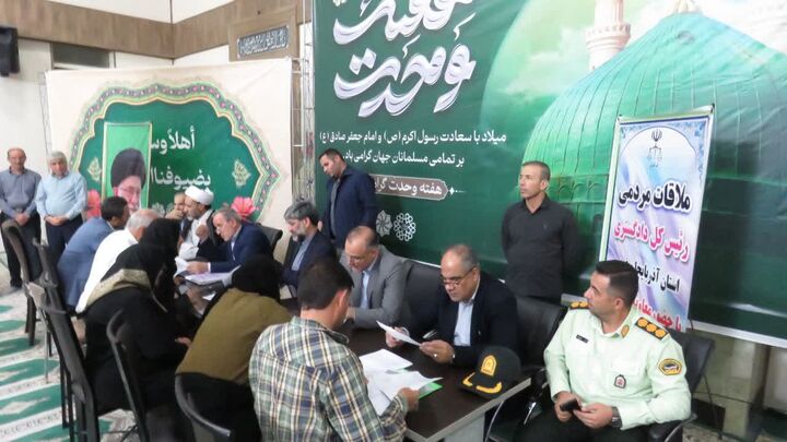 همدلی شیعه و سنی در سایه مساجد؛ مسئولان قضایی در مسجد امام شافعی و کنار مردم