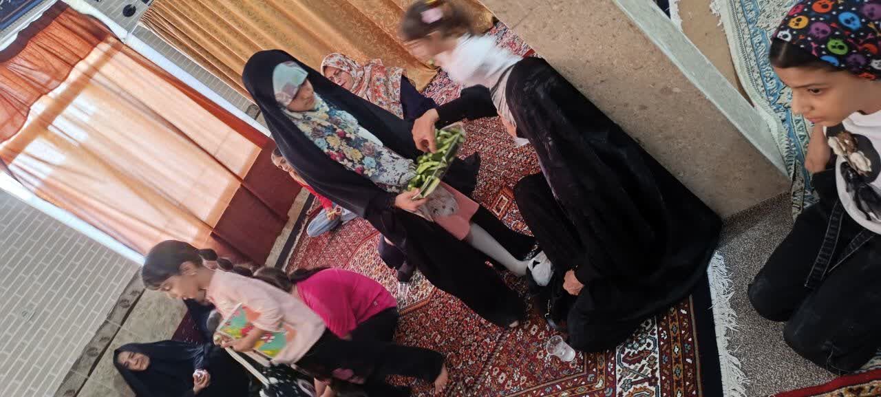 حضور فعال بانوان مسجدی در برنامه های هفته وحدت