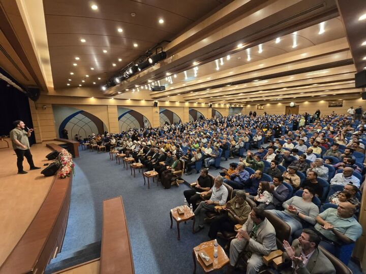 جشن ۱۵۰۰مین سالگرد میلاد پیامبر اکرم (ص) در قم  برگزار شد