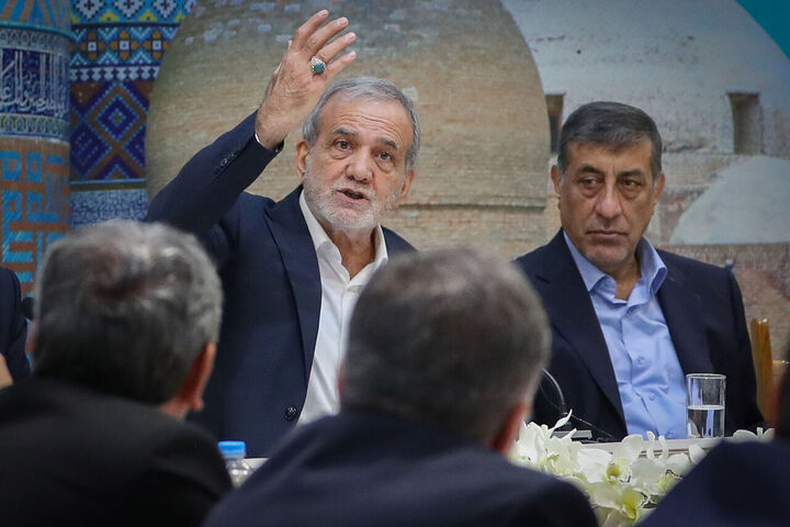 محله‌ها و مساجد باید کانون حل مشکلات مردم باشند/ اینطور نباشد عده‌ای در مسجد جذب و برخی دفع شوند