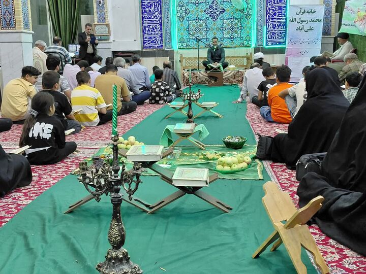 محفل انس با قرآن در روستای علی آباد آران و بیدگل برگزار شد