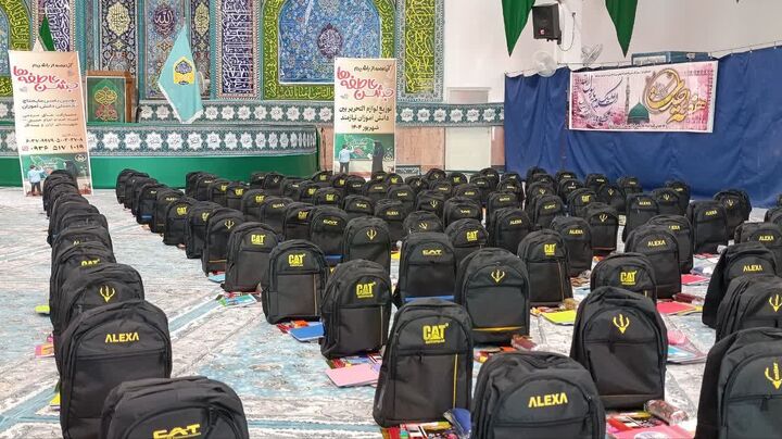توزیع ۵۰۰ بسته لوازم‌التحریر در بین دانش‌آموزان نیازمند آران و بیدگل در آستانه سال تحصیلی