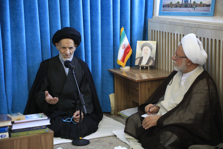 تمدن اسلامی بر گره‌گشایی از مردم استوار است