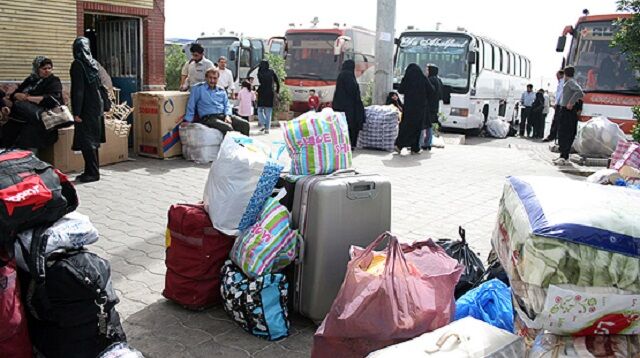 قفسه‌های خالی ترمینال بندرعباس/کتابخوانی در بوته فراموشی