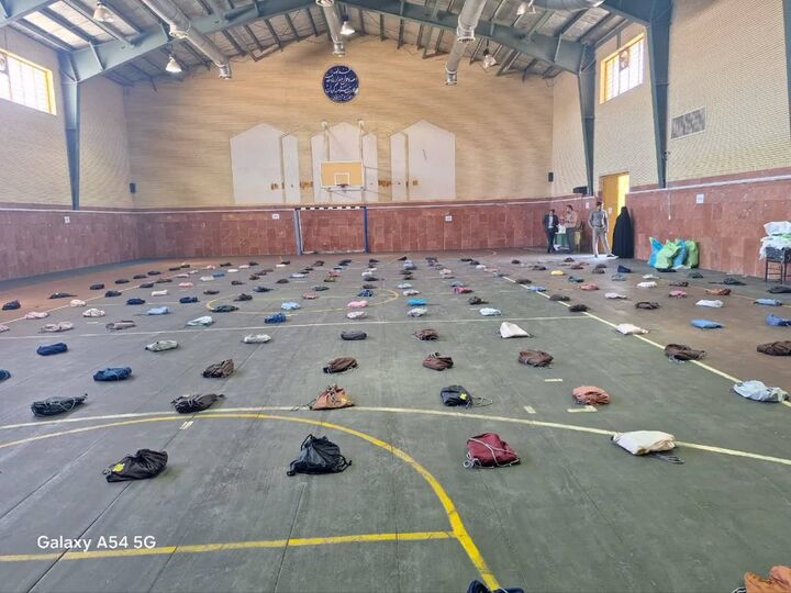 توزیع ۷۳۰۰ بسته لوازم‌التحریر بین دانش‌آموزان نیازمند استان ایلام