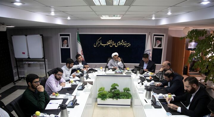 دعوت دبیر شورای عالی انقلاب فرهنگی از نخبگان برای رفع معضل مهاجرت