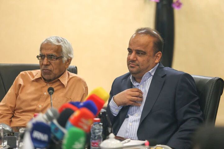 تکریم پیشکسوت رسانه هرمزگان توسط عضو هیئت مدیره پالایش نفت بندرعباس