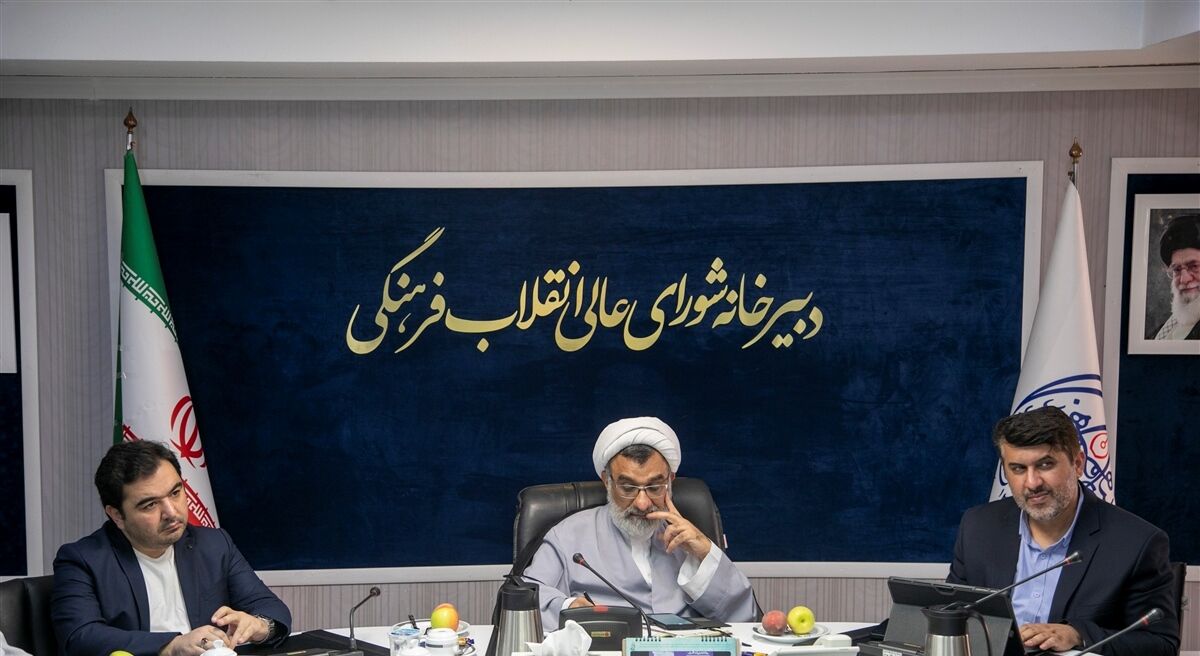 دعوت دبیر شورای عالی انقلاب فرهنگی از نخبگان برای رفع معضل مهاجرت