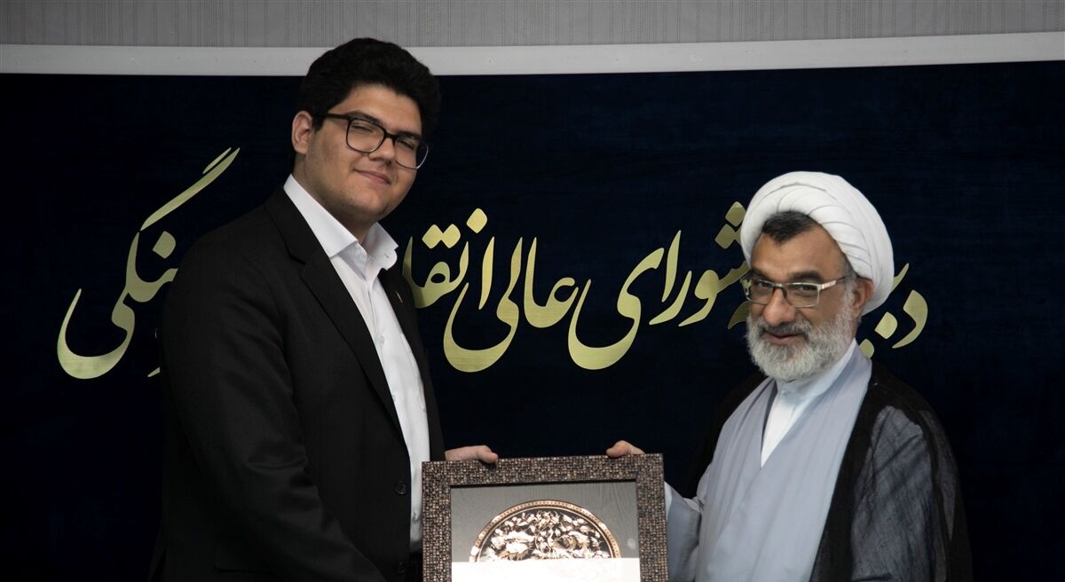 دعوت دبیر شورای عالی انقلاب فرهنگی از نخبگان برای رفع معضل مهاجرت