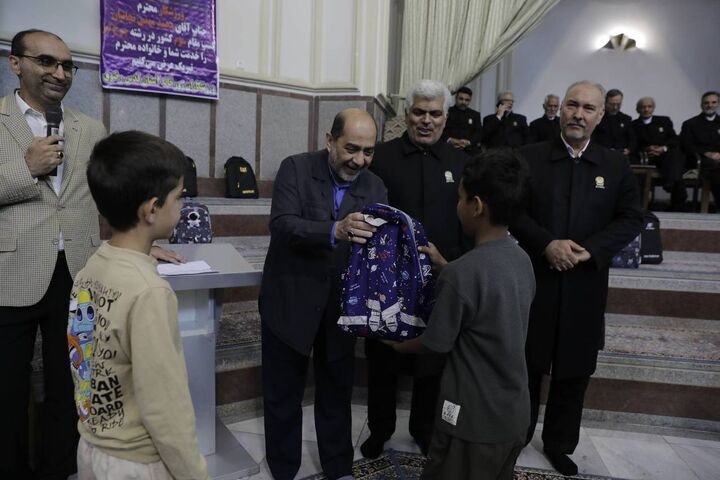 اهدای ۲۵ هزار کوله لوازم‌التحریر به دانش آموزان احسان پذیر کشور