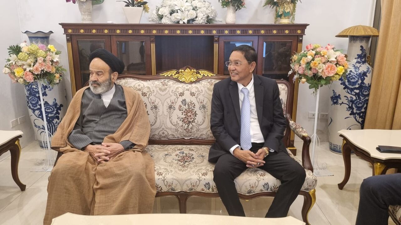 امت اسلامی با تمام توان از آرمان فلسطین حمایت میکند