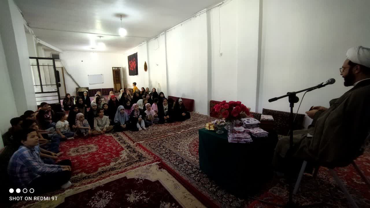 پایان پرثمر کلاسهای تابستانه مسجد فاطمه الزهرا(س) ساوه با تجلیل از ۳۰ نخبه قرآنی