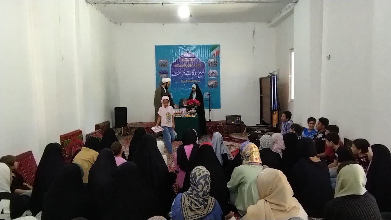 پایان پرثمر کلاس‌های تابستانه مسجد فاطمه الزهرا(س) ساوه با تجلیل از ۳۰ نخبه قرآنی