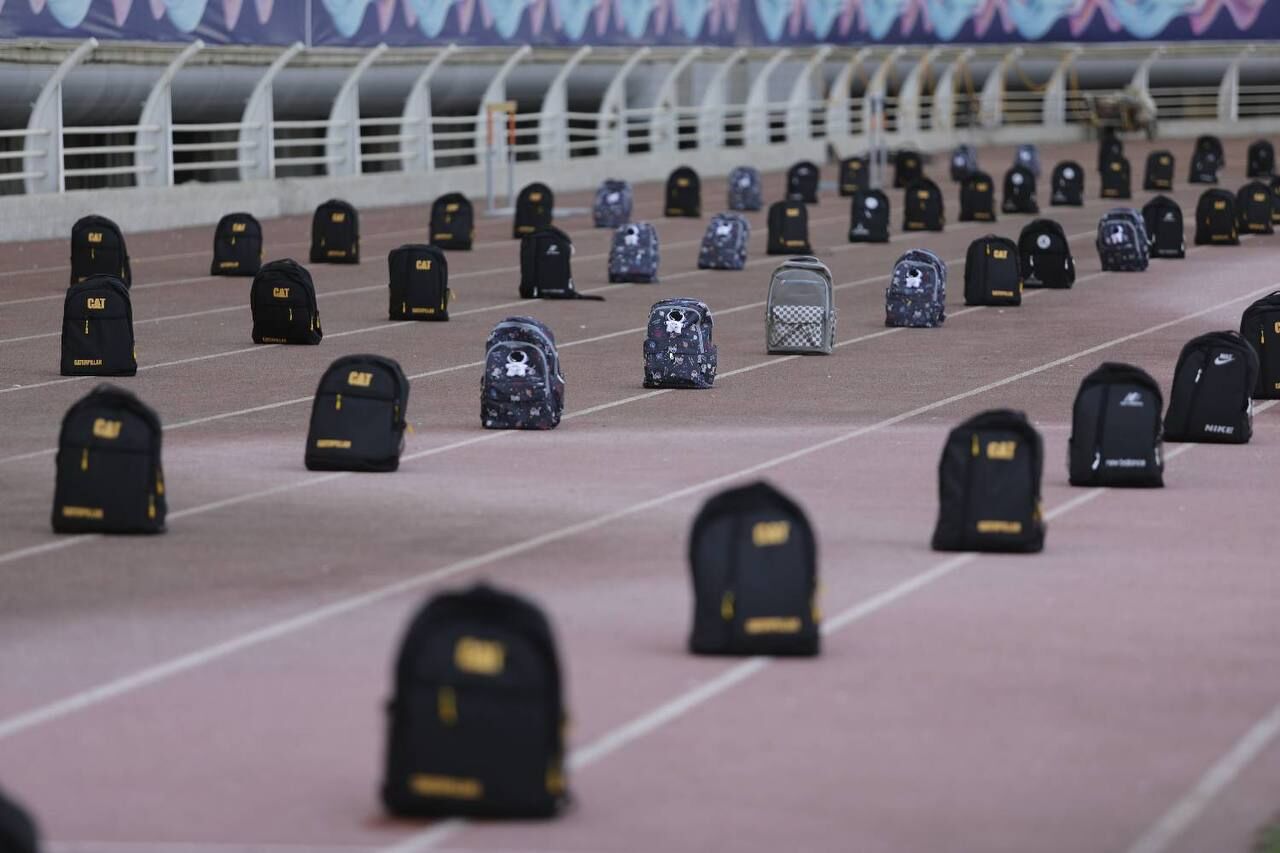 اهدای ۲۵ هزار کوله لوازم‌التحریر به دانش آموزان احسان پذیر کشور