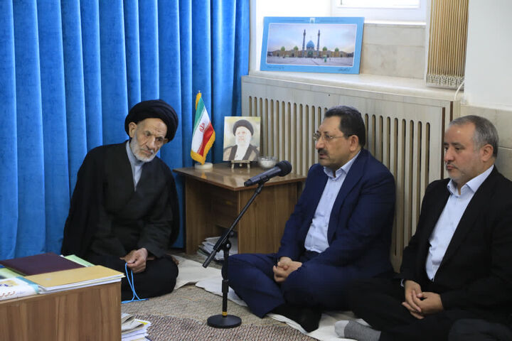 توسعه روابط اقتصادی با همسایگان سیاست دولت چهاردهم است