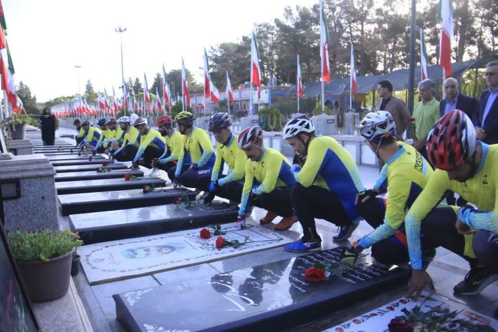 آغاز رکابزنی ۱۳۰۰ کیلومتری دوچرخه‌سواران کاشانی تا مشهد مقدس