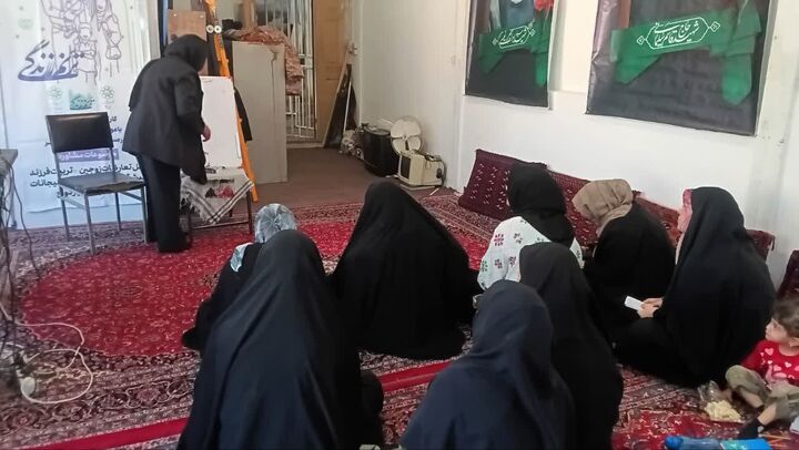 بانوان عبادی "تاب‌آوری در زندگی" را در مسجد محله آموختند