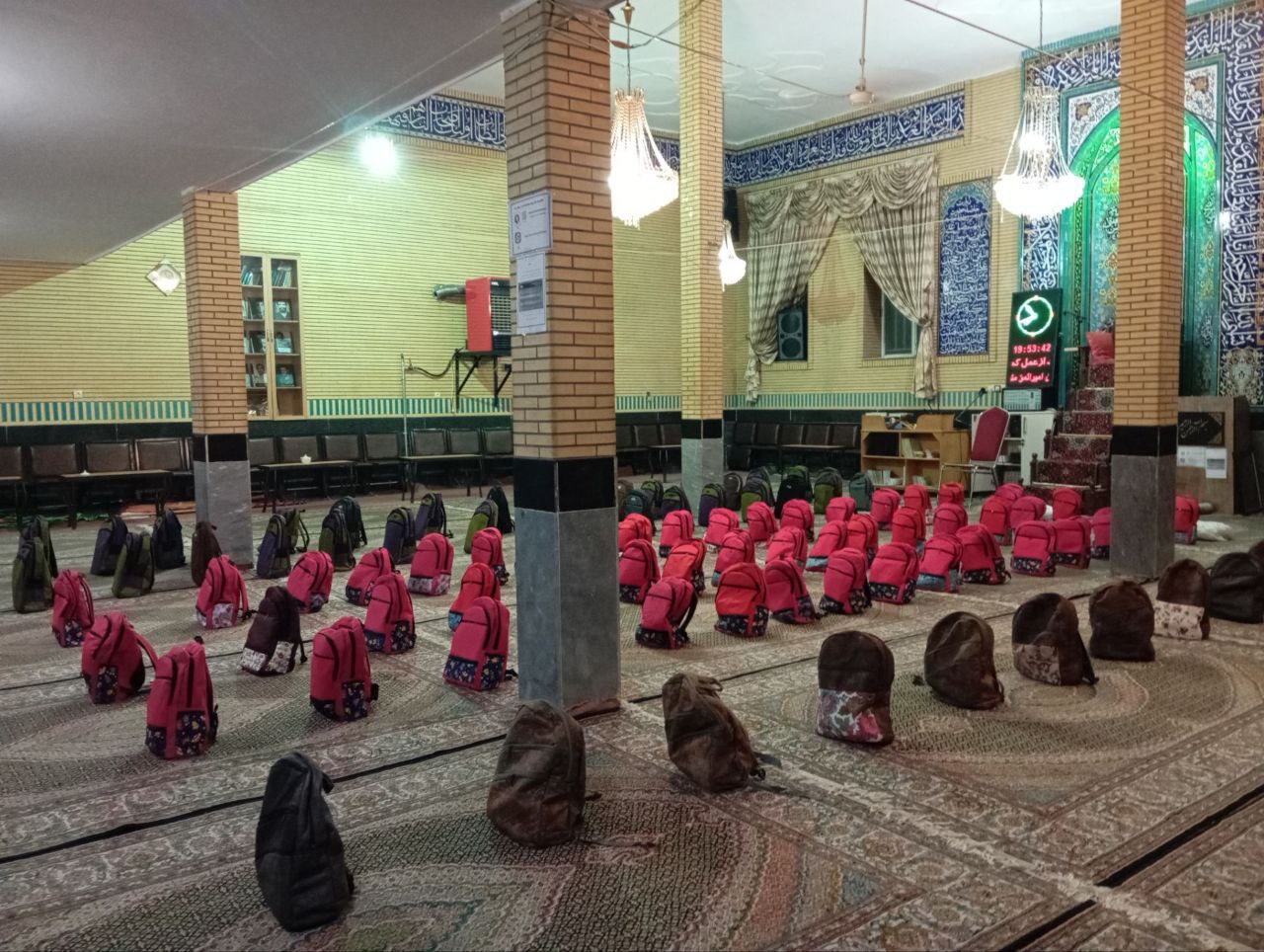 ۱۰۰ بسته لوازم التحریر برای حمایت از دانشآموزان نیازمند توزیع شد