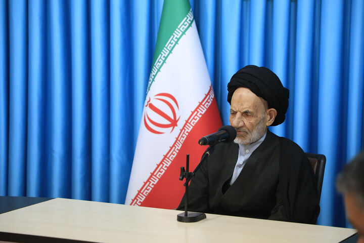 مسئولان، پای ارزش‌های شهدا بایستید