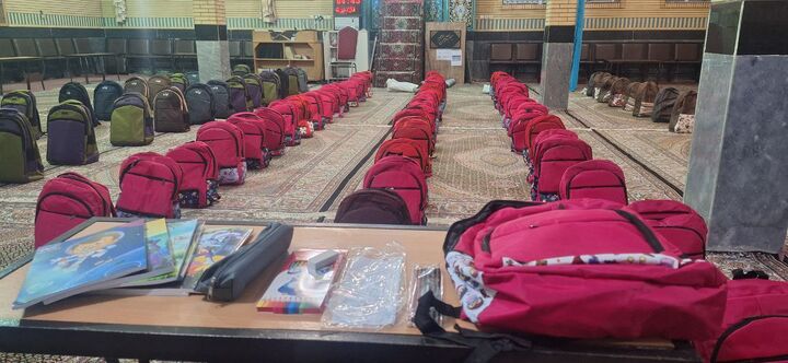 ۱۰۰ بسته لوازم التحریر برای حمایت از دانش‌آموزان نیازمند توزیع شد