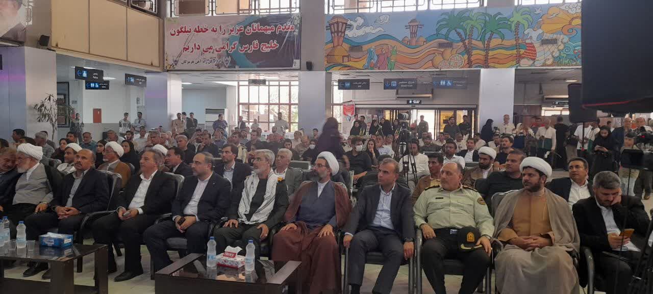 افتتاح قطار پنجستاره رویال بندرعباس-مشهد با حضور مقامات کشوری و استانی