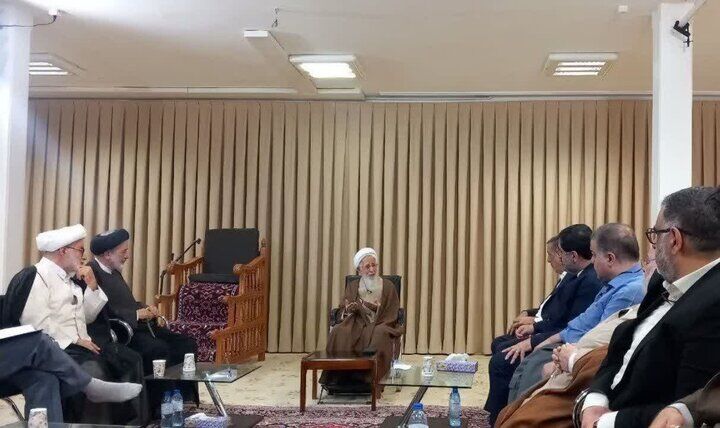 معاون اجرایی رئیس‌جمهور با آیت‌الله جوادی آملی دیدار و گفتگو کرد