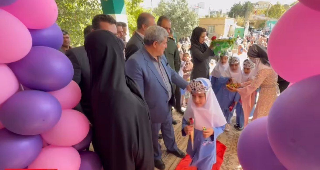 آغاز سال تحصیلی در سنندج با جشن شکوفه‌ها