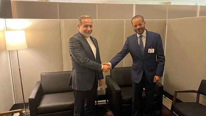 رایزنی وزیران امور خارجه ایران و عمان در ارتباط با پرونده هسته‌ای ایران