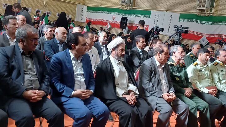 دانش‌آموزان ادامه‌دهنده راه شهدا هستند