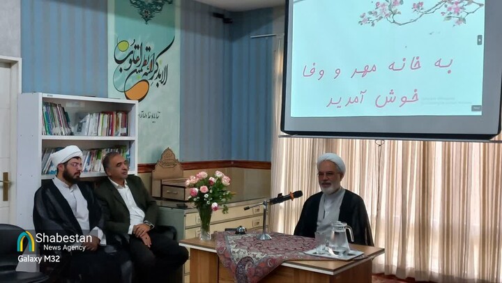 تحصیل با تهذیب و دشمن‌شناسی، اثرگذار می‌شود/ نماز را با هیچ چیز عوض نکنید