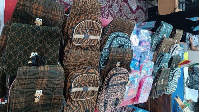 لبخند دانش آموزان کم برخوردار محله زرکی با «ماه مهربانی» بچه های مسجد