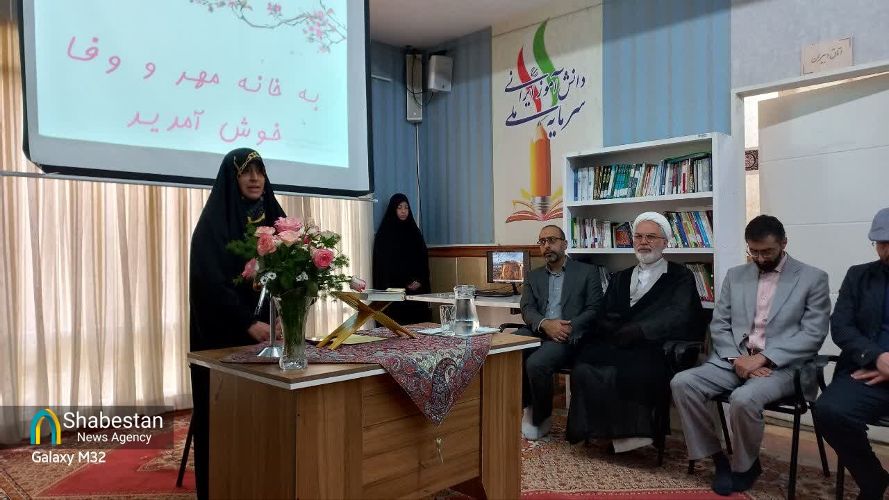 تحصیل با تهذیب و دشمنشناسی، اثرگذار میشود/ نماز را با هیچ چیز عوض نکنید