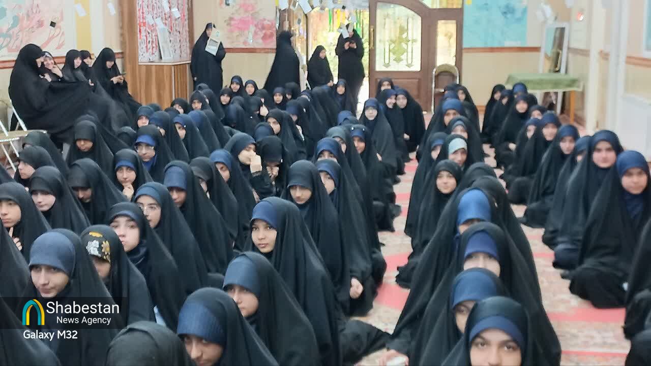 تحصیل با تهذیب و دشمنشناسی، اثرگذار میشود/ نماز را با هیچ چیز عوض نکنید