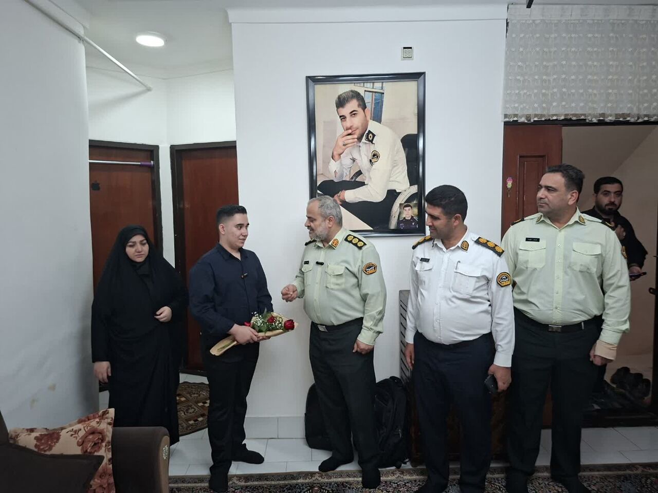 مشایعت فرزند شهید امنیت تا مدرسه در بهشهر