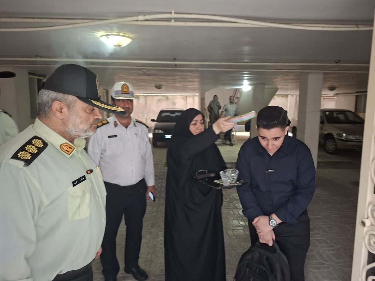 مشایعت فرزند شهید امنیت تا مدرسه در بهشهر