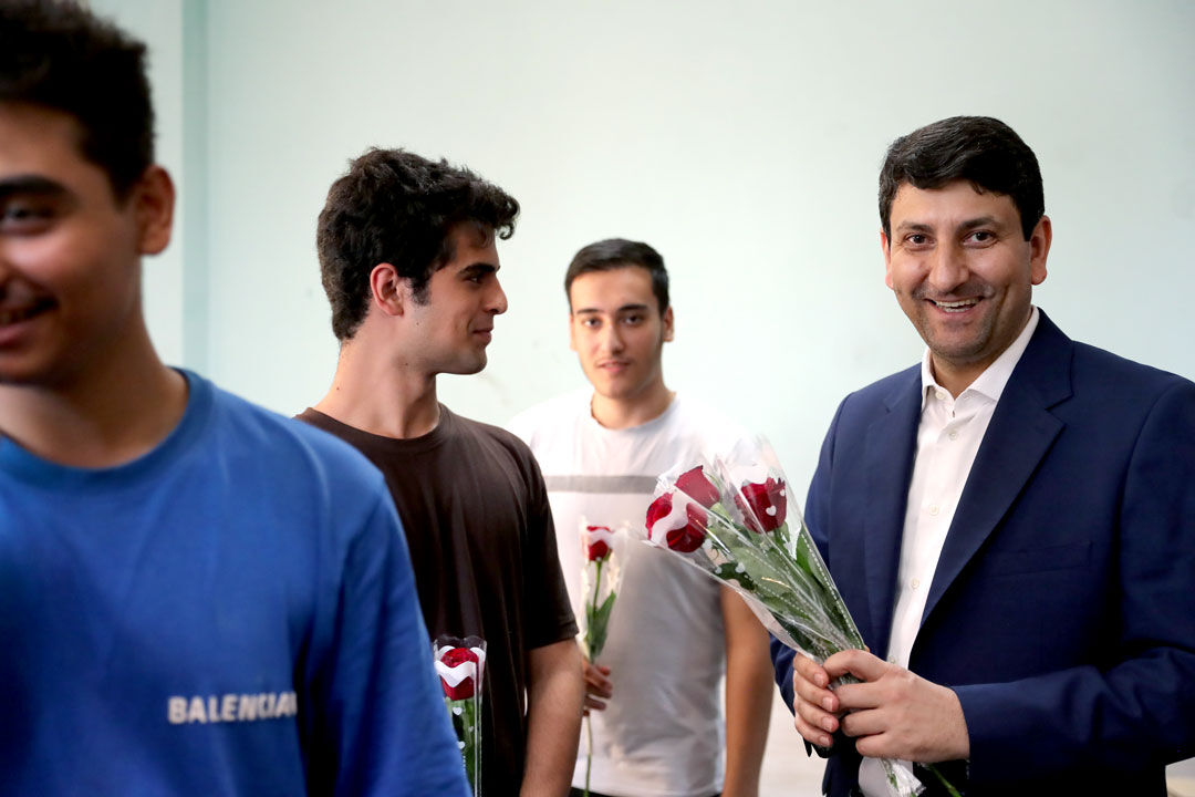 کولهپشتی دانشآموزان باید لبریز از «امید» باشد