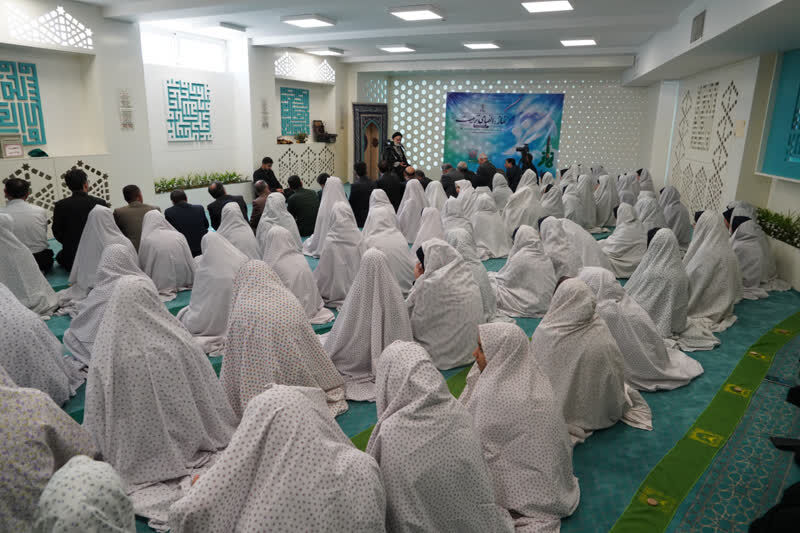 معلمان با حضور در نماز جماعت الگوسازی کنند