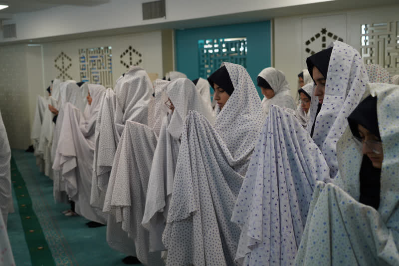 معلمان با حضور در نماز جماعت الگوسازی کنند