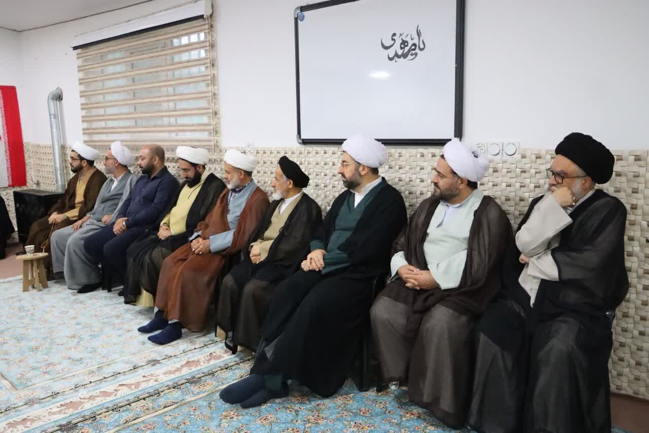 حیات دین به برکت حوزه‌های علمیه است