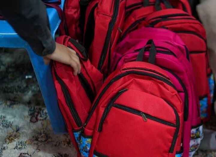 توزیع ۸۵۰پک لوازم التحریر در کرمانشاه