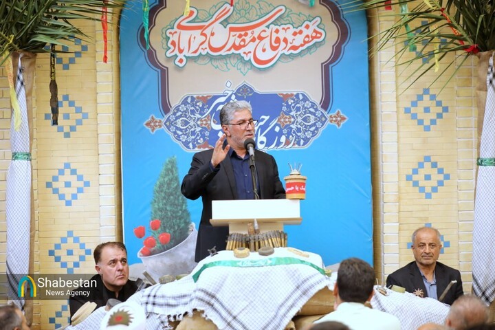 دفاع مقدس همه اقوام و مذاهب را در کنار هم قرار داد