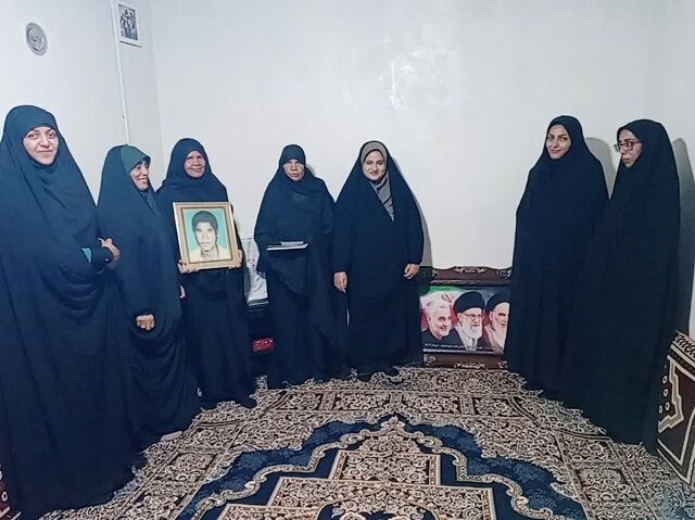 گرامیداشت هفته دفاع مقدس در روستای طارم/تجلیل از شهدا، همدلی با دانشآموزان