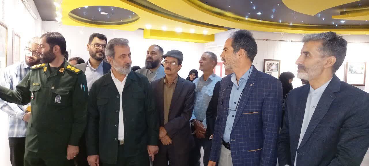 نمایشگاه عکس «مسافران بهشت» در ازنا افتتاح شد