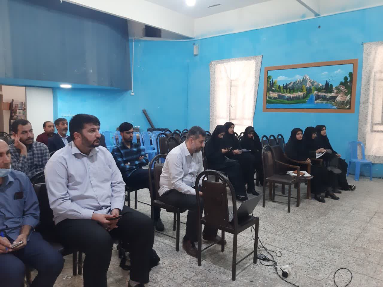 نشست آموزشی و توجیهی مدیران کانون‌های فرهنگی هنری رومشکان برگزار شد