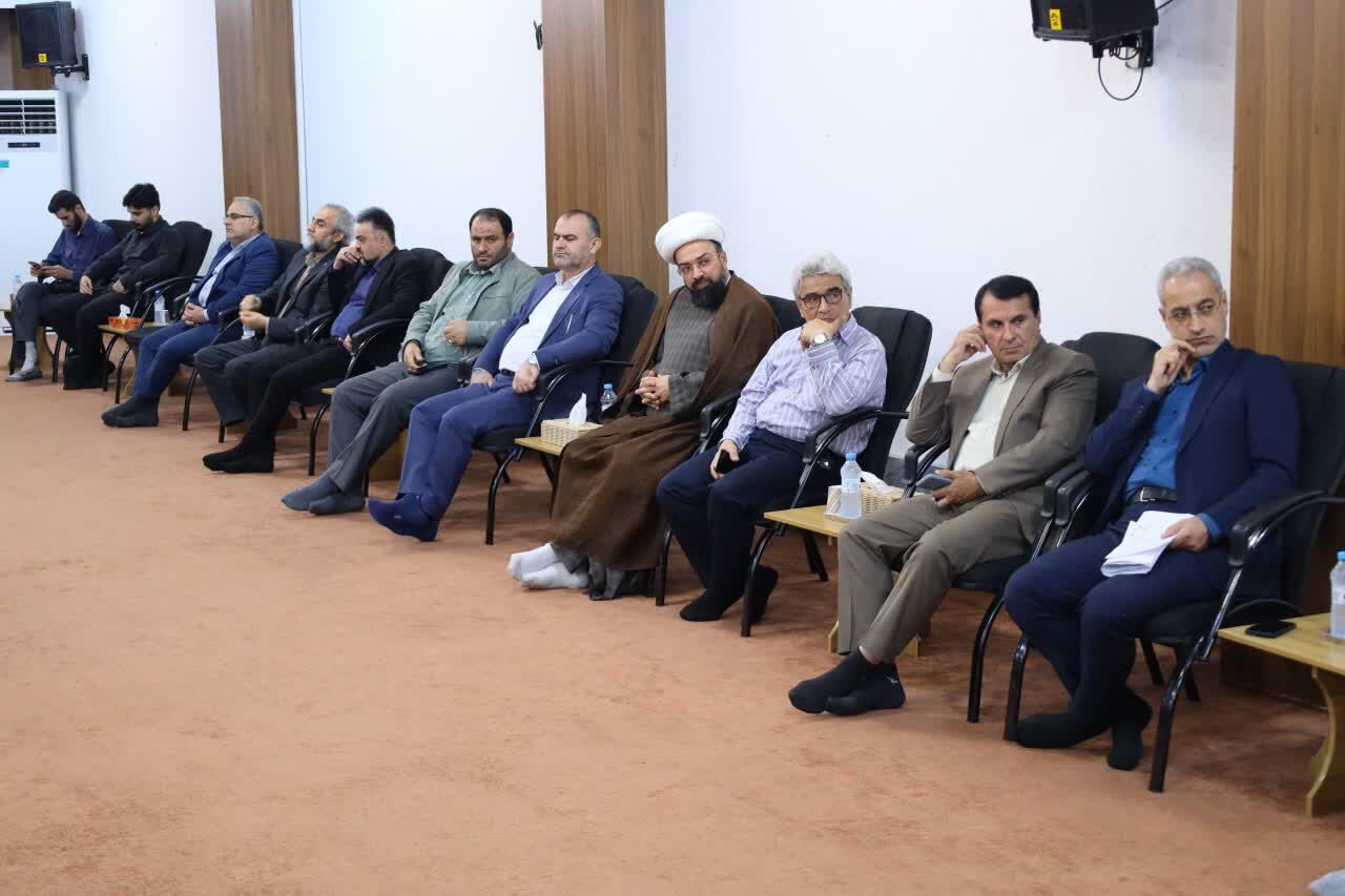 پیام غدیر با ابزار هنر و رسانه به گوش جهانیان رسانده شود