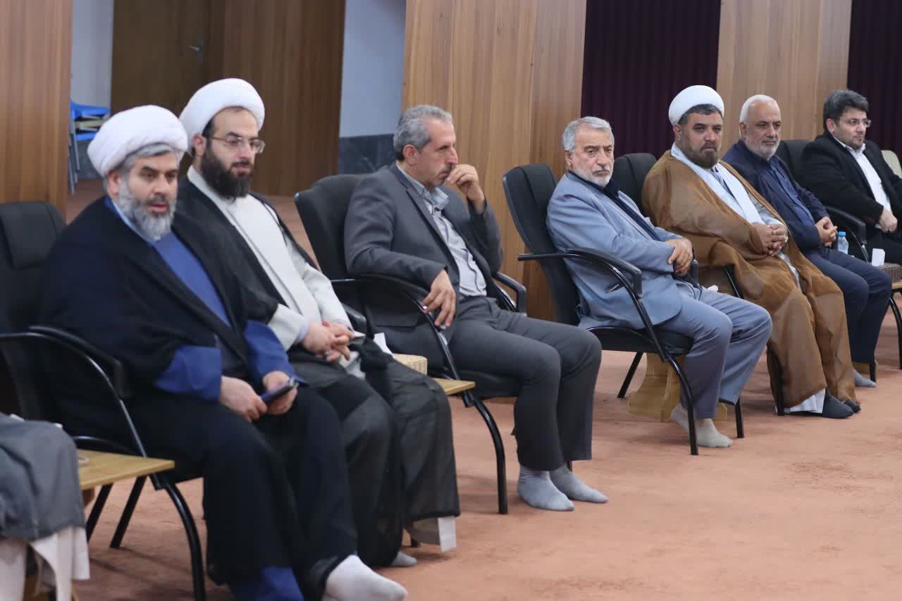 پیام غدیر با ابزار هنر و رسانه به گوش جهانیان رسانده شود