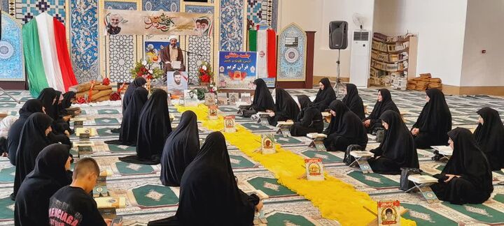 محفل نور و انس با قرآن در حرم مطهر احمد ابن اسحاق (ره) برگزار شد