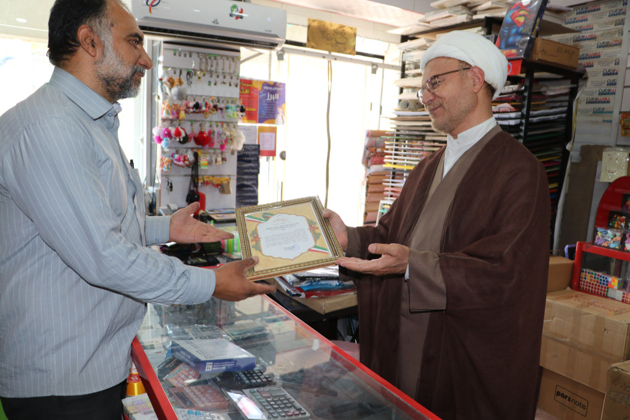 تخفیف برای حجاب؛ ابتکار یک مغازهدار جهرمی که فرهنگسازی شد