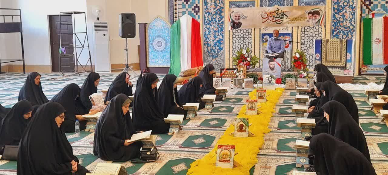 محفل نور و انس با قرآن در حرم مطهر احمد ابن اسحاق (ره) برگزار شد